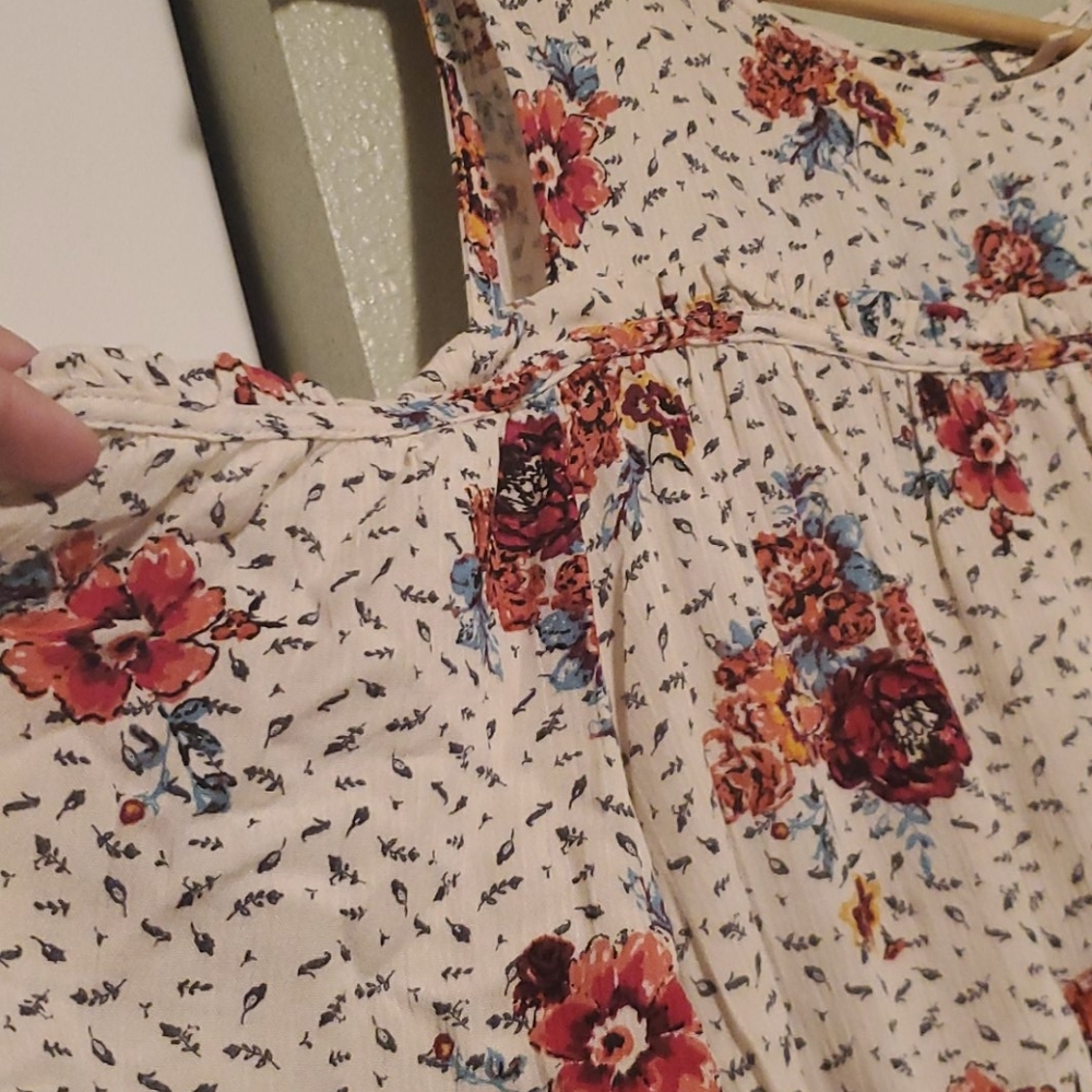 Clothing - Picture 2 of 4